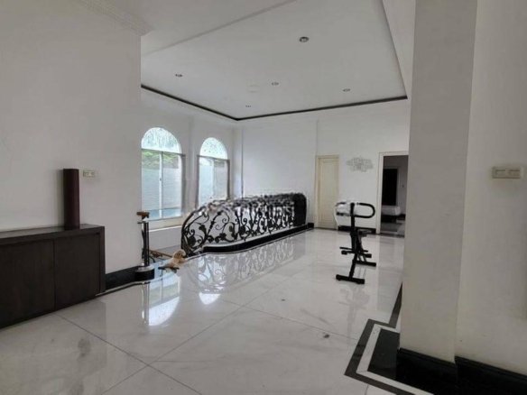Rumah 4 Lantai Furnished di Bgm, Pantai Indah Kapuk, Luas 21x30m 28 Rumah 4 Lantai Furnished di Bgm, Pantai Indah Kapuk, Luas 21x30m Rumah 4 Lantai Furnished di Bgm