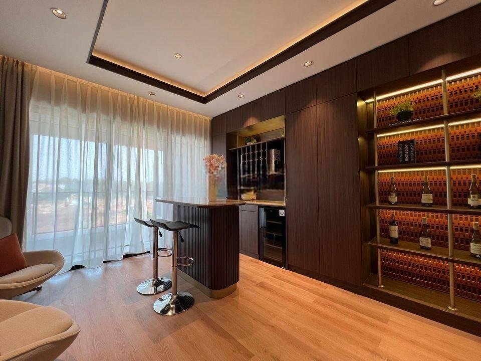 Pasadena Grand Village