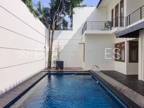 Spacious 5-Bedroom Family Home in Pondok Indah PNDIND311 8 Spacious 5-Bedroom Family Home in Pondok Indah PNDIND311 Spacious 5-Bedroom Family Home in Pondok Indah PNDIND311