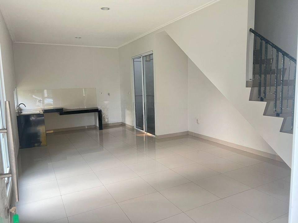Di Sewakan Rumah Hook Siap Huni Cluster Eropa Sedayi City Kelapa Gading