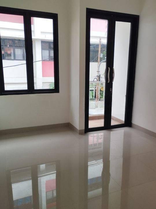 Rumah Murah Sangat Strategis 2 Lantai di Kemayoran Jakarta Pusat 2 Lantai