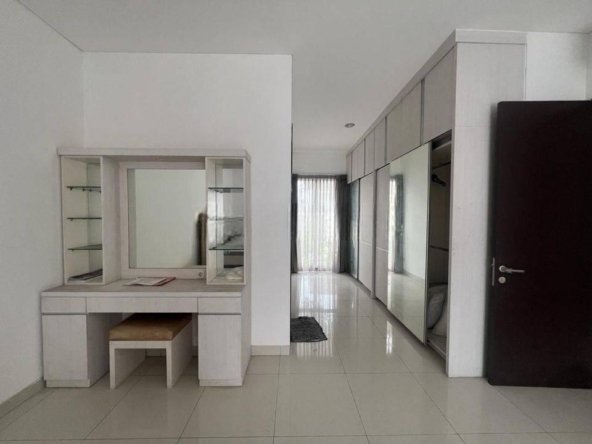 Disewakan Rumah Cluster Palm Spring di Jakarta Garden City