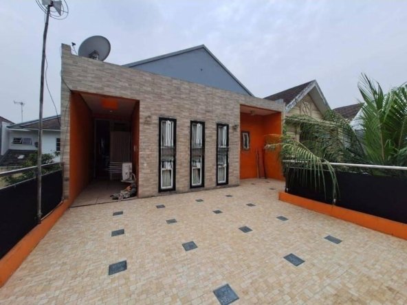 Rumah cantik semi furnished 2 lantai di dalam cluster elite Kota Wisata Cibubur