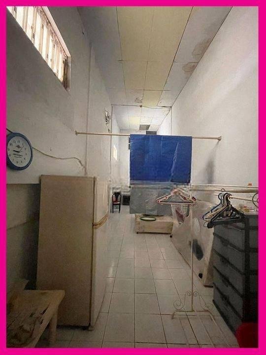 dhyana Rumah lama lt 213m2 di jalan raya jelambar dhyana Rumah lama lt 213m2 di jalan raya jelambar