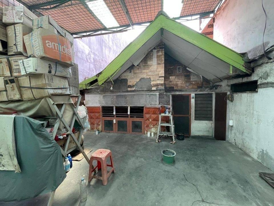 dhyana Rumah lama lt 213m2 di jalan raya jelambar dhyana Rumah lama lt 213m2 di jalan raya jelambar