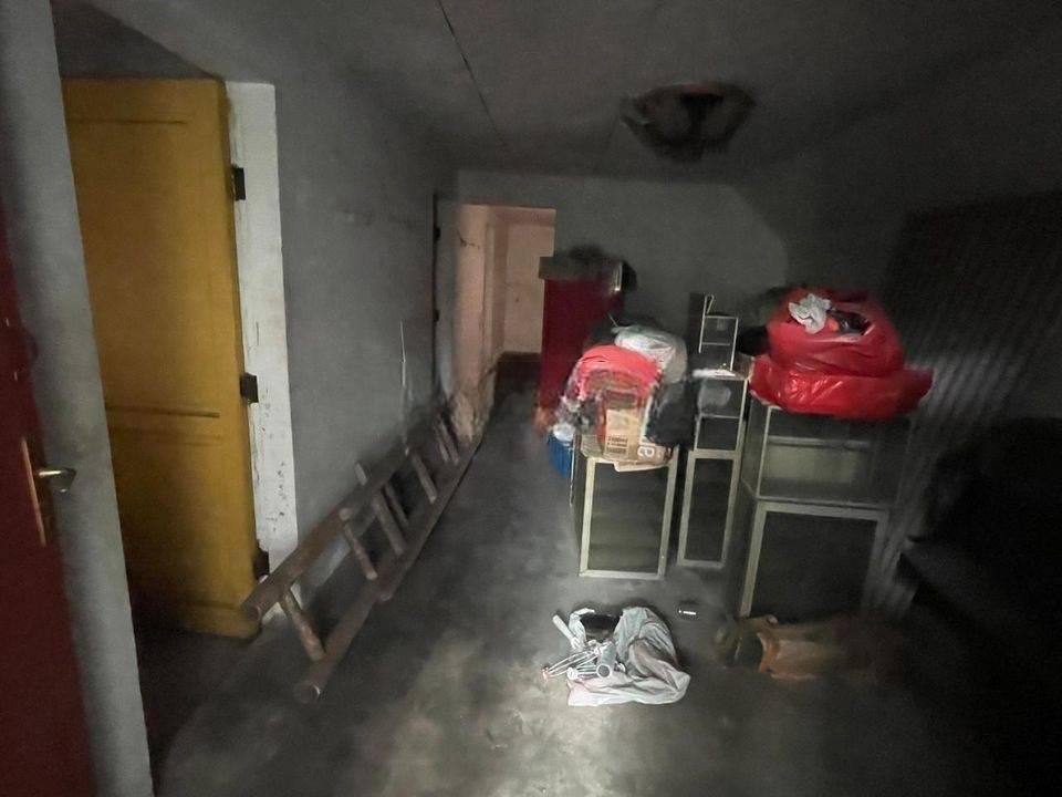 dhyana Rumah lama lt 213m2 di jalan raya jelambar dhyana Rumah lama lt 213m2 di jalan raya jelambar