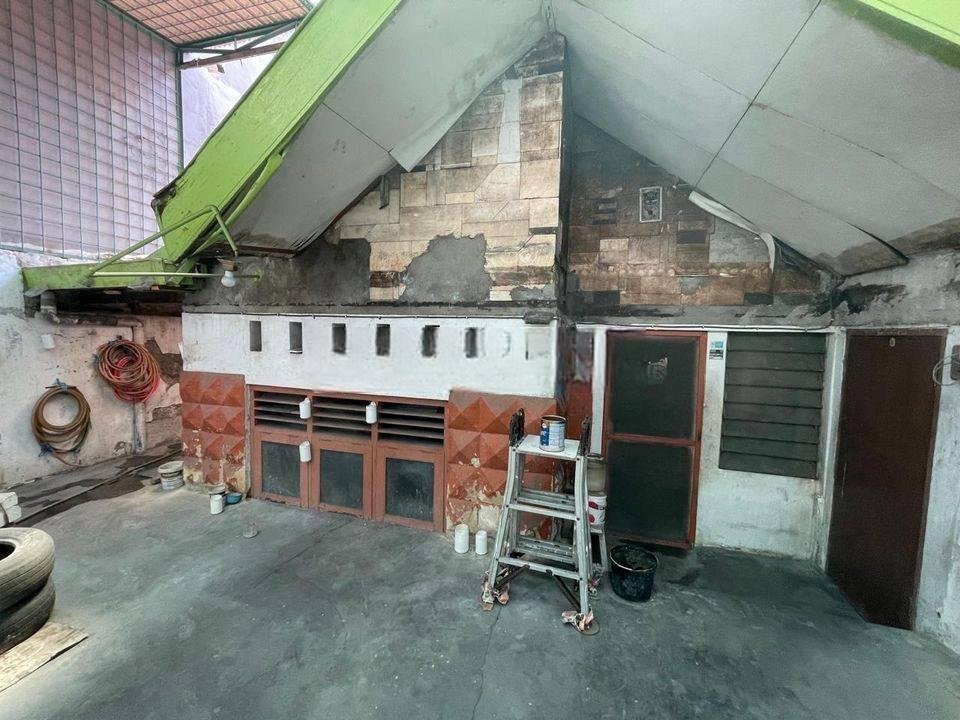 dhyana Rumah lama lt 213m2 di jalan raya jelambar dhyana Rumah lama lt 213m2 di jalan raya jelambar