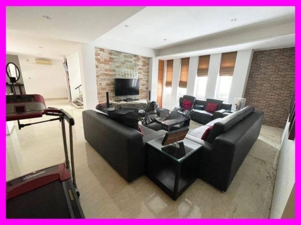 dhyana Rumah Tinggal 3.5 Lantai Komplek Taman Harapan Indah