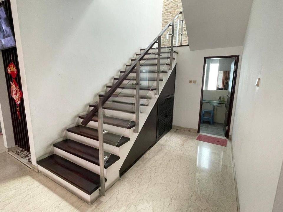 dhyana Rumah Tinggal 3.5 Lantai Komplek Taman Harapan Indah dhyana Rumah Tinggal 3.5 Lantai Komplek Taman Harapan Indah