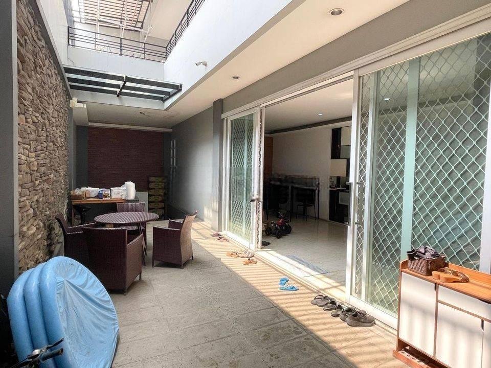 dhyana Rumah Tinggal 3.5 Lantai Komplek Taman Harapan Indah dhyana Rumah Tinggal 3.5 Lantai Komplek Taman Harapan Indah