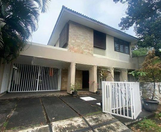 Rumah disewakan dan bisa untuk kantor kuningan jaya mandala jakarta selatan