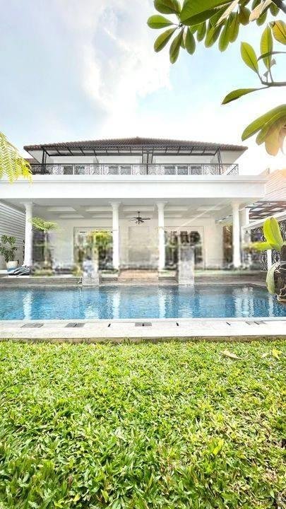 Rumah Modern Classic 2 Lantai Full Furnished Bagus Kemang