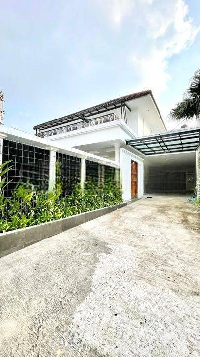 Rumah Modern Classic 2 Lantai Full Furnished Bagus Kemang