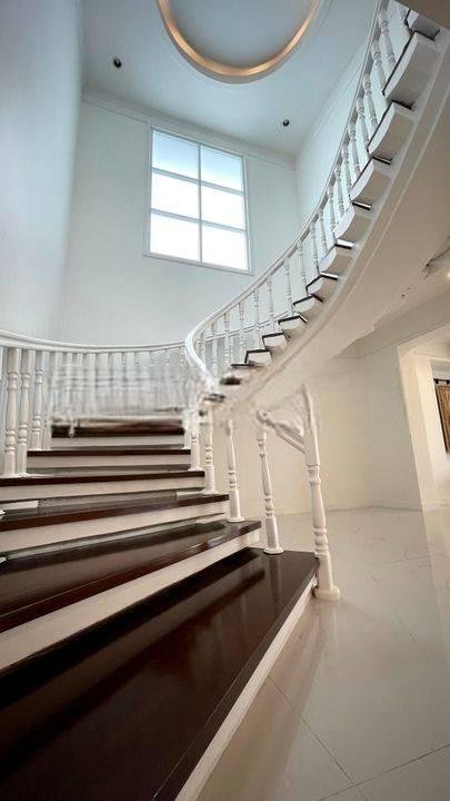 Rumah Modern Classic 2 Lantai Full Furnished Bagus Kemang