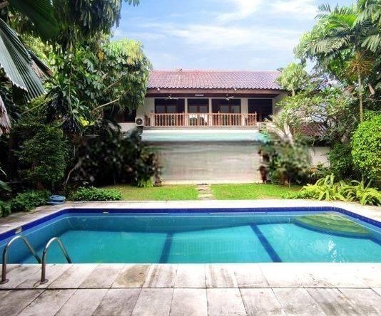 Disewakan rumah disewakan kemang utara bisa kantor