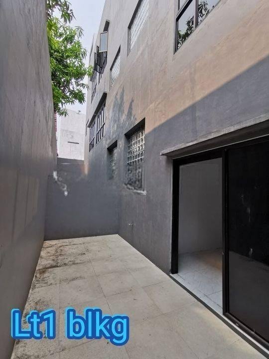 RUMAH BARU 3 LANTAI SIAP HUNI DI JELAMBAR