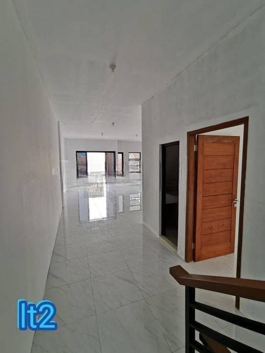RUMAH BARU 3 LANTAI SIAP HUNI DI JELAMBAR