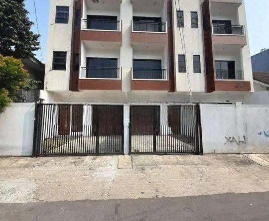 RUMAH BARU 3 LANTAI SIAP HUNI DI JELAMBAR