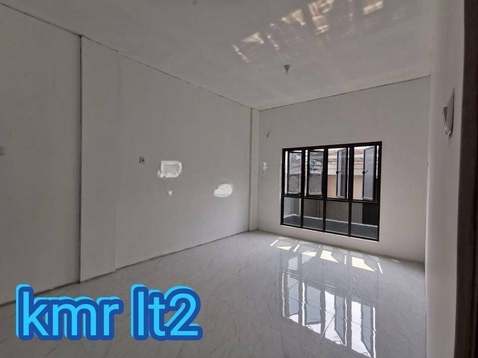 RUMAH BARU 3 LANTAI SIAP HUNI DI JELAMBAR