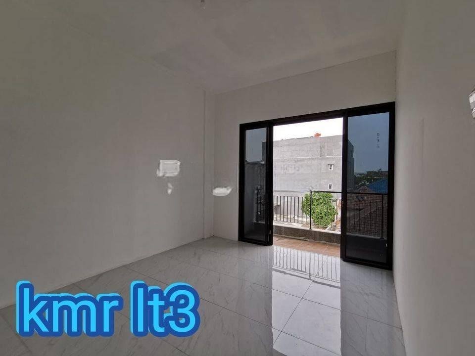 RUMAH BARU 3 LANTAI SIAP HUNI DI JELAMBAR
