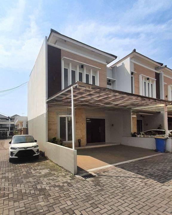Rumah 2 Lantai 4+1 Kamar tidur di Bintaro