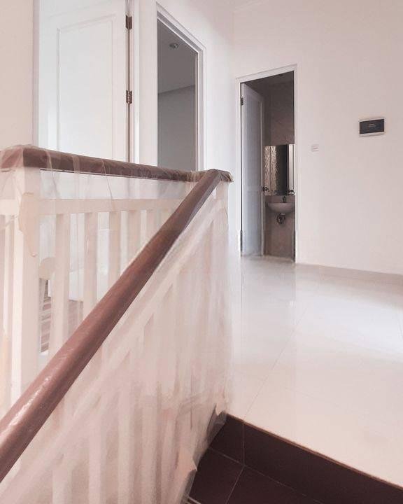 Rumah 2 Lantai 4+1 Kamar tidur di Bintaro