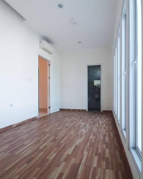 Rumah 2 Lantai 4+1 Kamar tidur di Bintaro