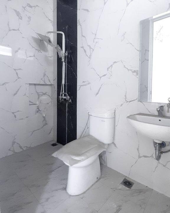 Rumah 2 Lantai 4+1 Kamar tidur di Bintaro