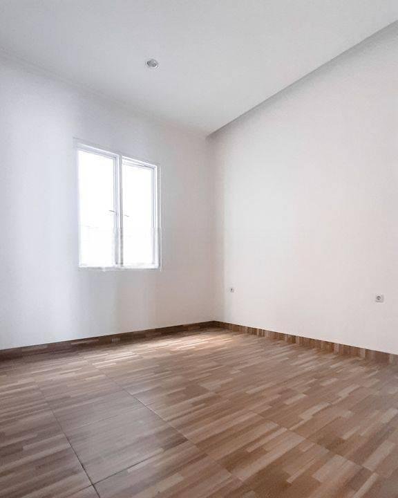 Rumah 2 Lantai 4+1 Kamar tidur di Bintaro