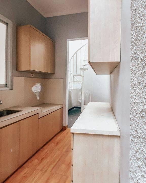 Rumah 2 Lantai 4+1 Kamar tidur di Bintaro