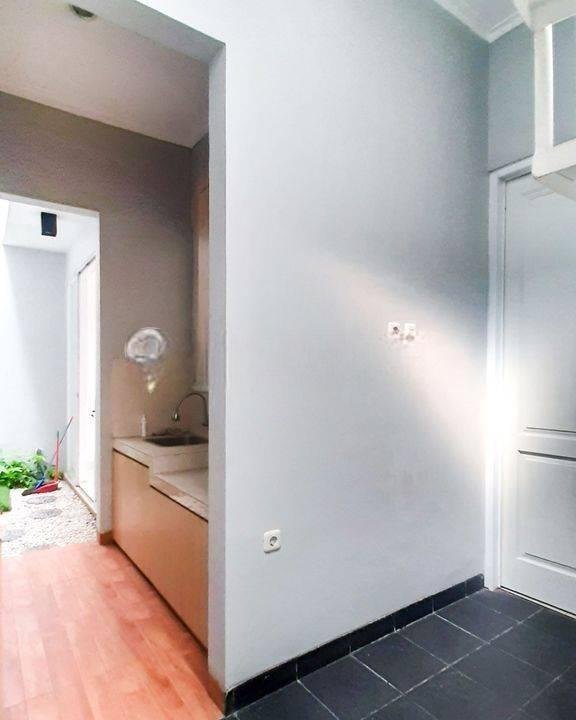Rumah 2 Lantai 4+1 Kamar tidur di Bintaro