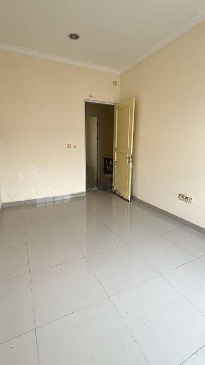 kan Rumah West Europe 4X15 terawat dan rapih