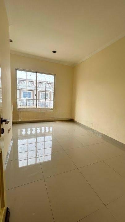 kan Rumah West Europe 4X15 terawat dan rapih