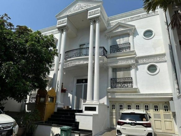 Rumah Mewah Mediterania Boulevard PIK Hoek Full Marmer 2,5Lt 14x18 4+2KT 20 Rumah Mewah Mediterania Boulevard PIK Hoek Full Marmer 2,5Lt 14x18 4+2KT Rumah Mewah Mediterania Boulevard PIK Hoek Full Marmer 2