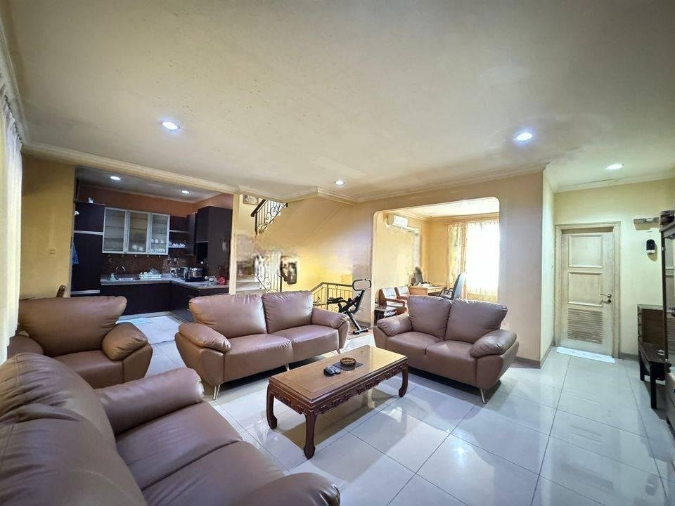 Rumah PIK Full Renov Sampai Belakang! Lokasi Cakep! Jalan Lebar!