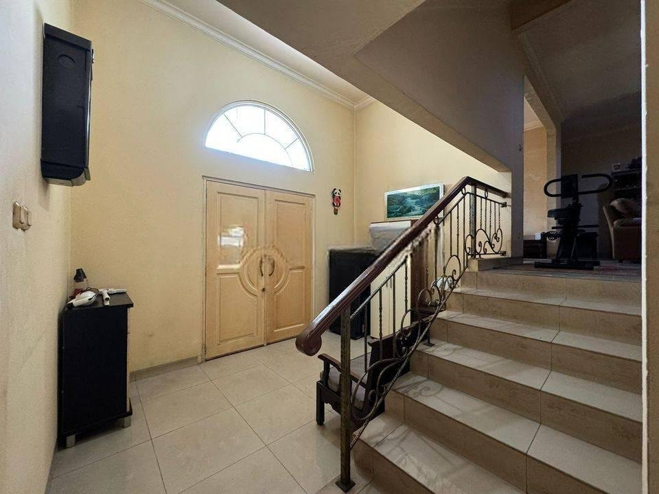 Rumah PIK Full Renov Sampai Belakang! Lokasi Cakep! Jalan Lebar!