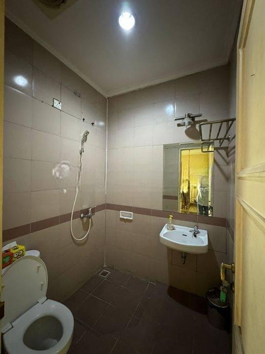 Rumah PIK Full Renov Sampai Belakang! Lokasi Cakep! Jalan Lebar!