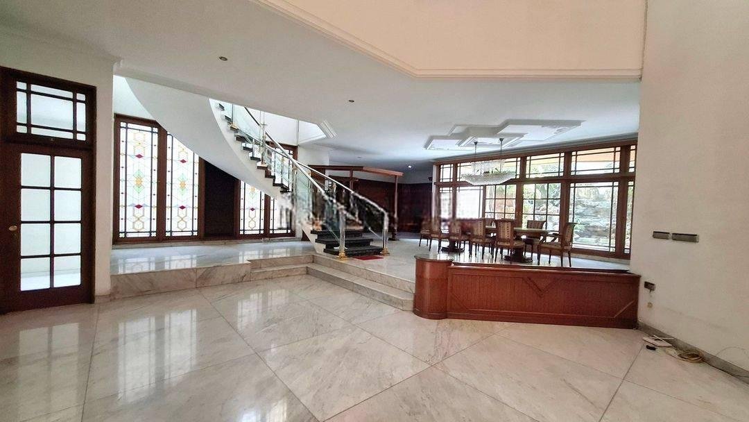 bagus dan nyaman di jalan boulevard komplek Intercon Kebon Jeruk