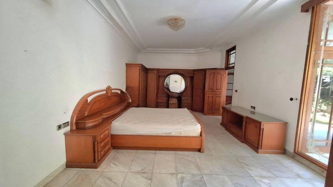 bagus dan nyaman di jalan boulevard komplek Intercon Kebon Jeruk