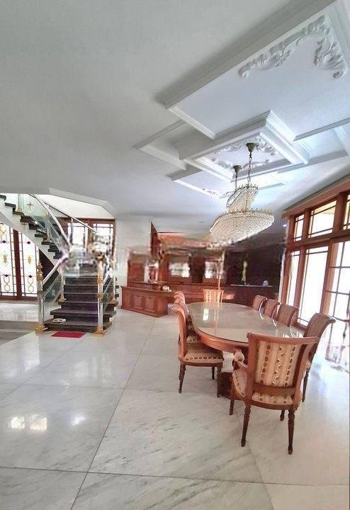 bagus dan nyaman di jalan boulevard komplek Intercon Kebon Jeruk