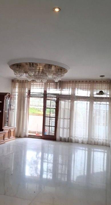 DISEWAKAN.... Rumah mewah