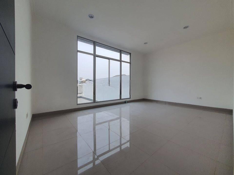 Rumah 12x30 di PIK 2 2 Lantai Baru