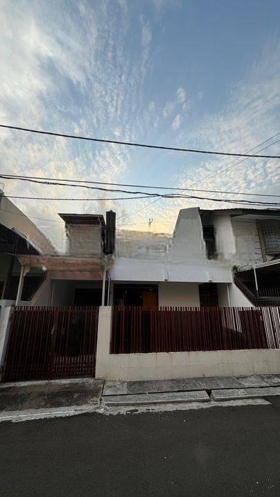 DISEWAKAN RUMAH KOMPLEK SUNRISE GARDEN SIAP HUNI