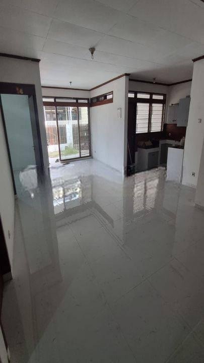 DISEWAKAN RUMAH KOMPLEK SUNRISE GARDEN SIAP HUNI