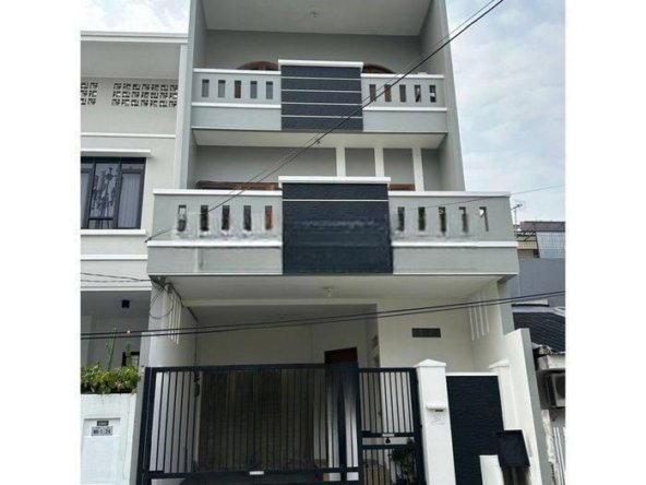 Disewakan Rumah Bagus, 3 Lantai, di Kelapa Gading 12 Disewakan Rumah Bagus, 3 Lantai, di Kelapa Gading Disewakan Rumah Bagus