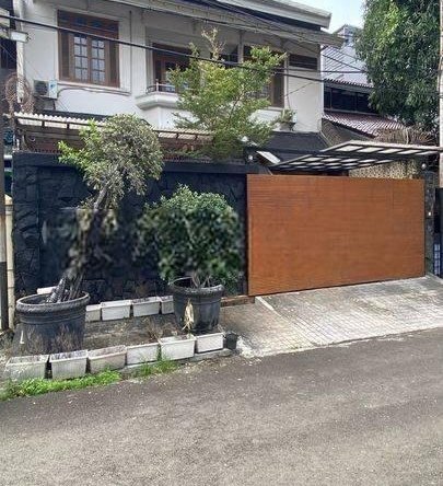 kan rumah 2 lantai di Mendawai Kebayoran Baru bagus tenang