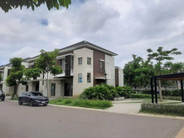 Disewakan Rumah Hoek PIK2 10x15 4KT+1 dekat gate tol