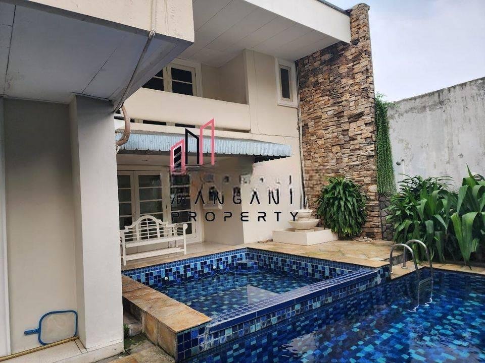 DISEWAKAN RUMAH CANTIK CEPAT PRIVATE POOL BISA SILENT OFFICE ATAU TEMPAT TINGGAL LOKASI DEKAT SENAYAN DAN SENOPATI DAN DEKAT MABES HARGA MURAH AREA HANGLEKIR KEBAYORAN BARU JAKARTA SELATAN