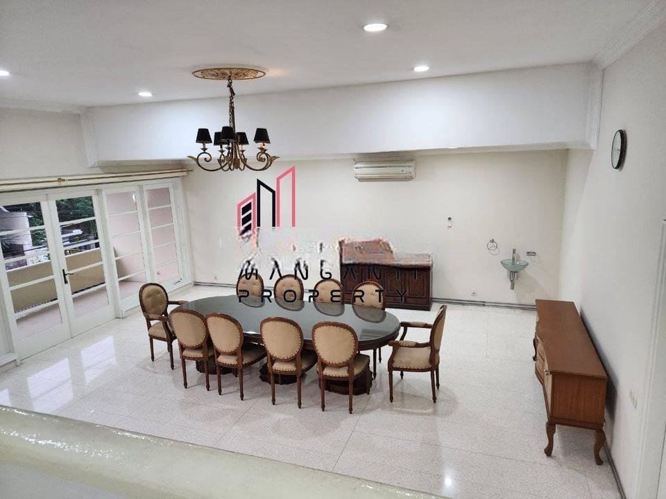 DISEWAKAN RUMAH CANTIK CEPAT PRIVATE POOL BISA SILENT OFFICE ATAU TEMPAT TINGGAL LOKASI DEKAT SENAYAN DAN SENOPATI DAN DEKAT MABES HARGA MURAH AREA HANGLEKIR KEBAYORAN BARU JAKARTA SELATAN