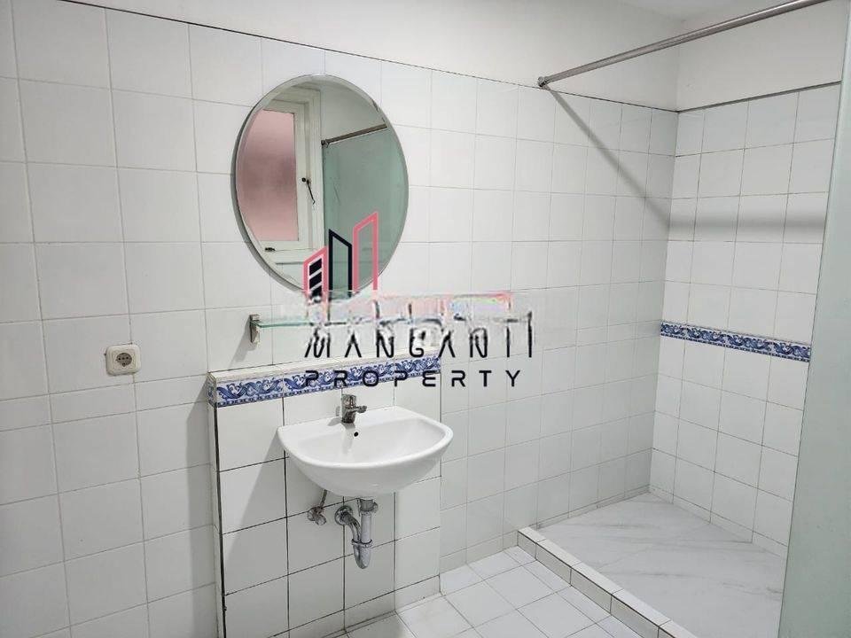 DISEWAKAN RUMAH CANTIK CEPAT PRIVATE POOL BISA SILENT OFFICE ATAU TEMPAT TINGGAL LOKASI DEKAT SENAYAN DAN SENOPATI DAN DEKAT MABES HARGA MURAH AREA HANGLEKIR KEBAYORAN BARU JAKARTA SELATAN